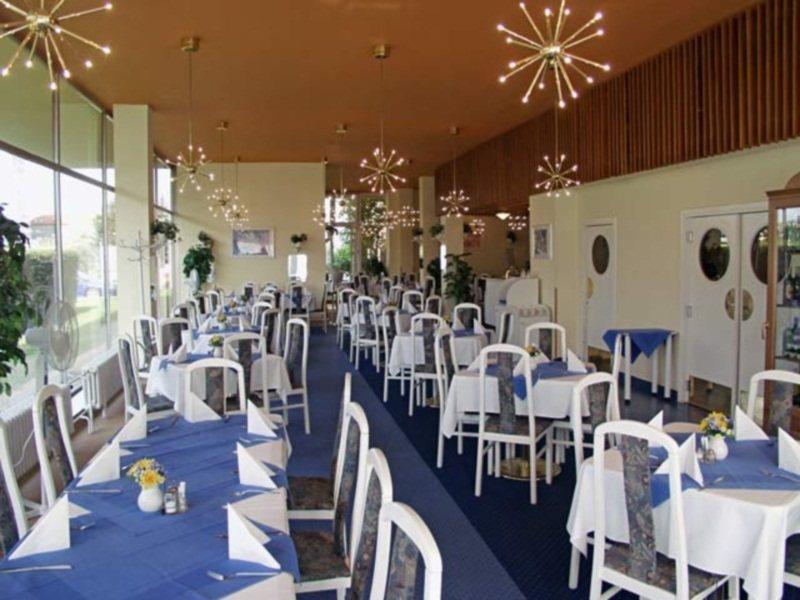 Hotel Ilf Prag Exteriör bild