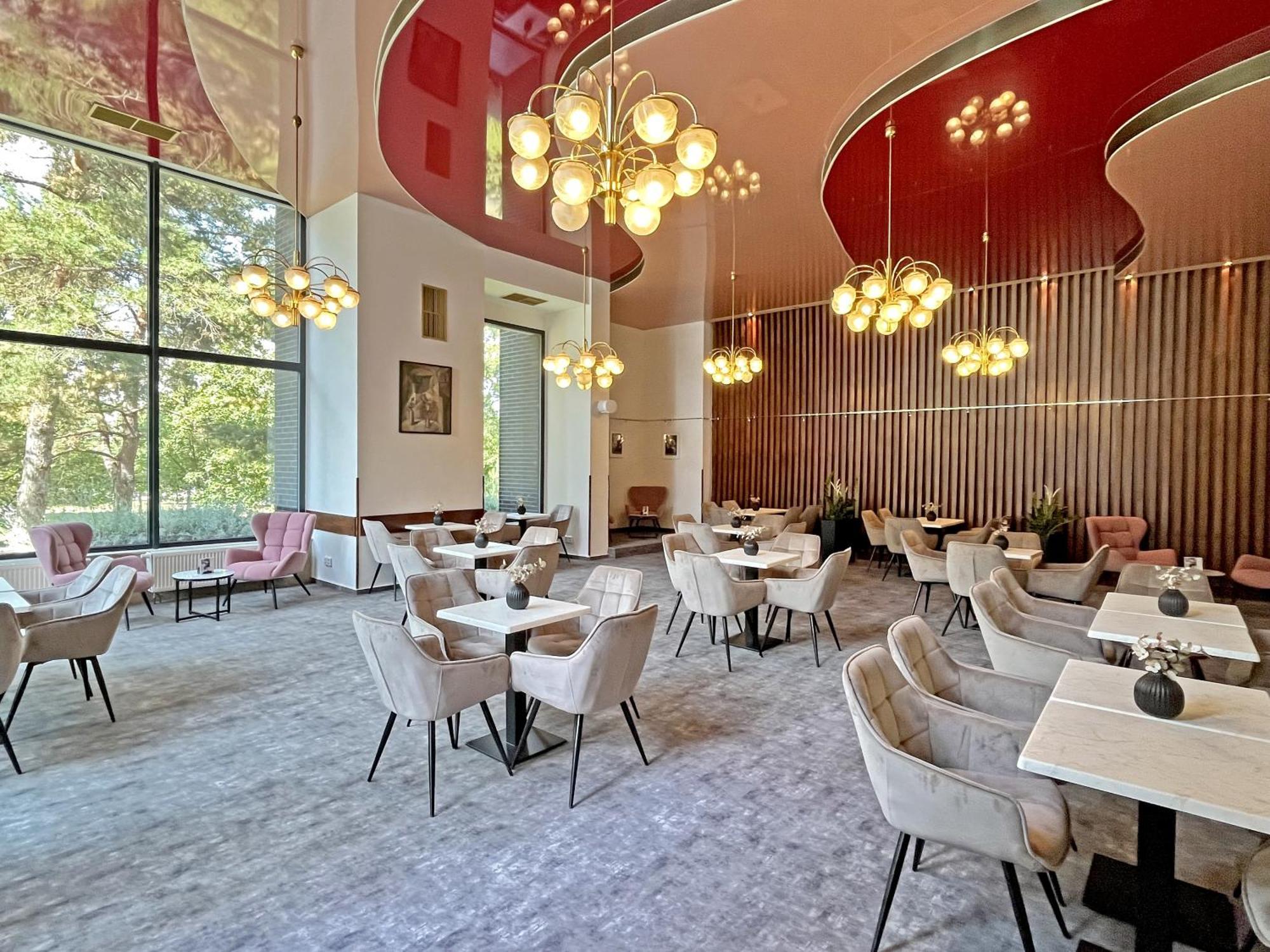 Hotel Ilf Prag Exteriör bild