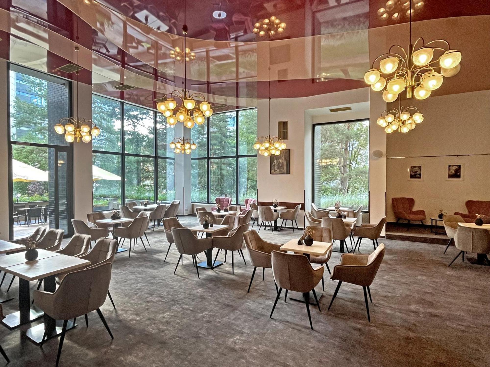 Hotel Ilf Prag Exteriör bild
