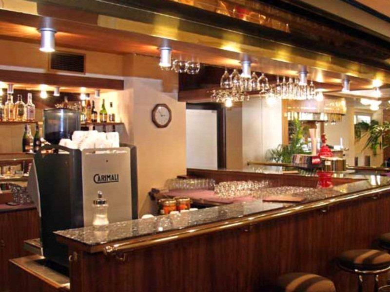 Hotel Ilf Prag Exteriör bild